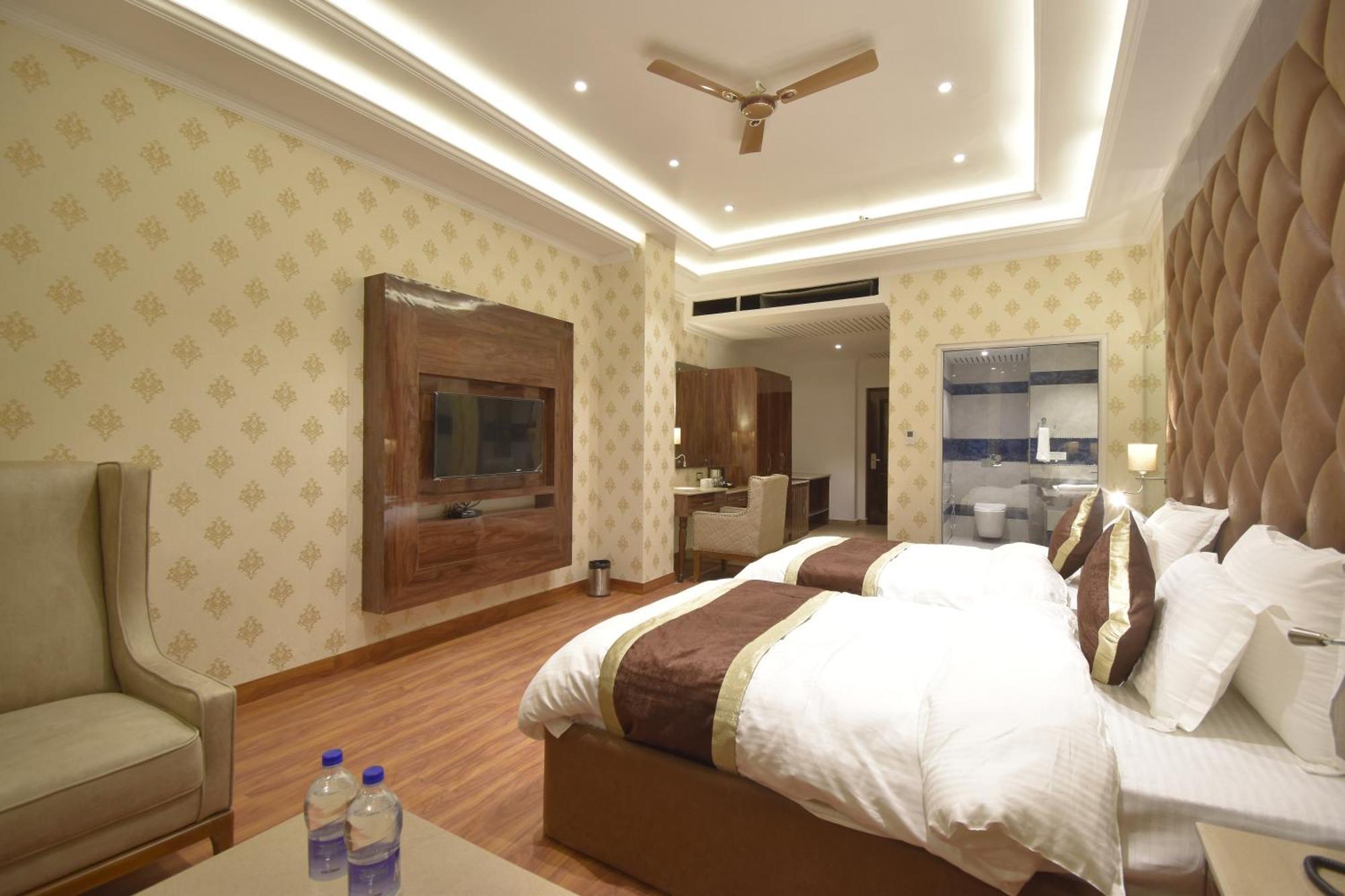 Grand Him Queen Ac Centralized Dharamshala Exterior foto