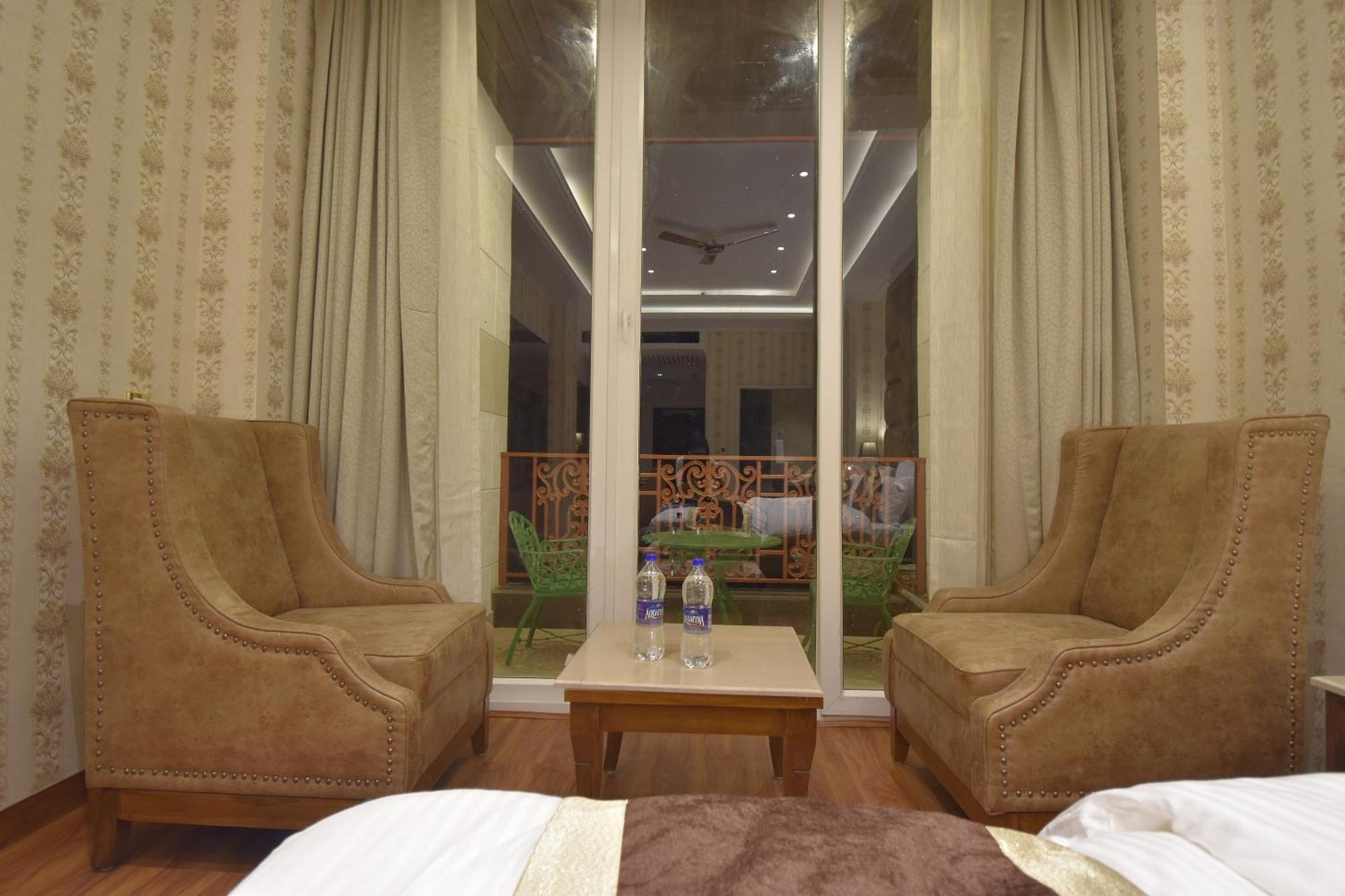 Grand Him Queen Ac Centralized Dharamshala Exterior foto